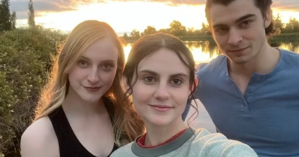 Who is Evan Bacic wife, and is he married now? 2 Who is Evan Bacic wife?