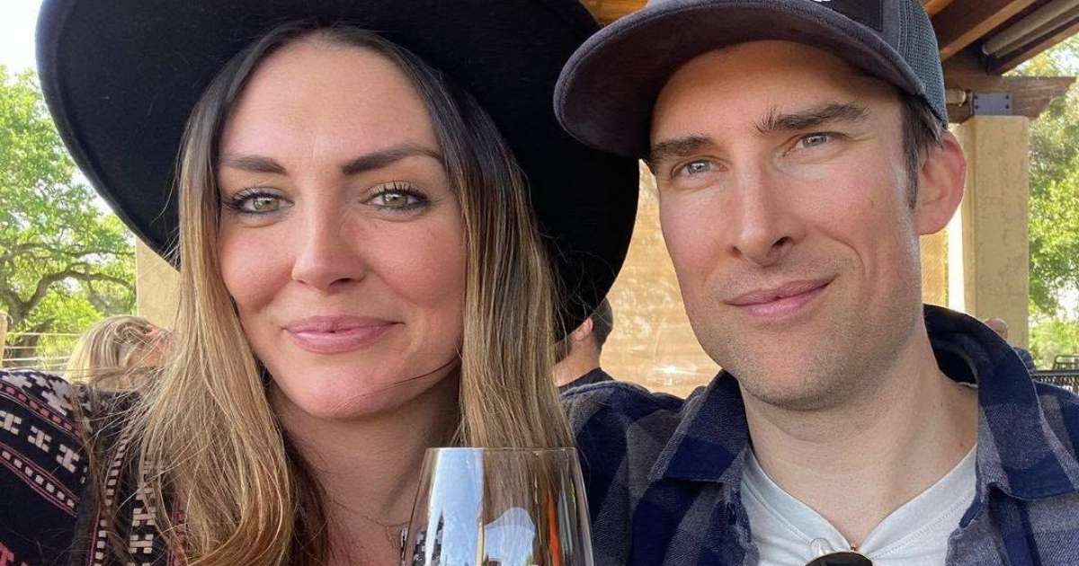 Taylor Cole husband: Who is Cameron Larson and their love story 2 Who is Taylor Cole husband?